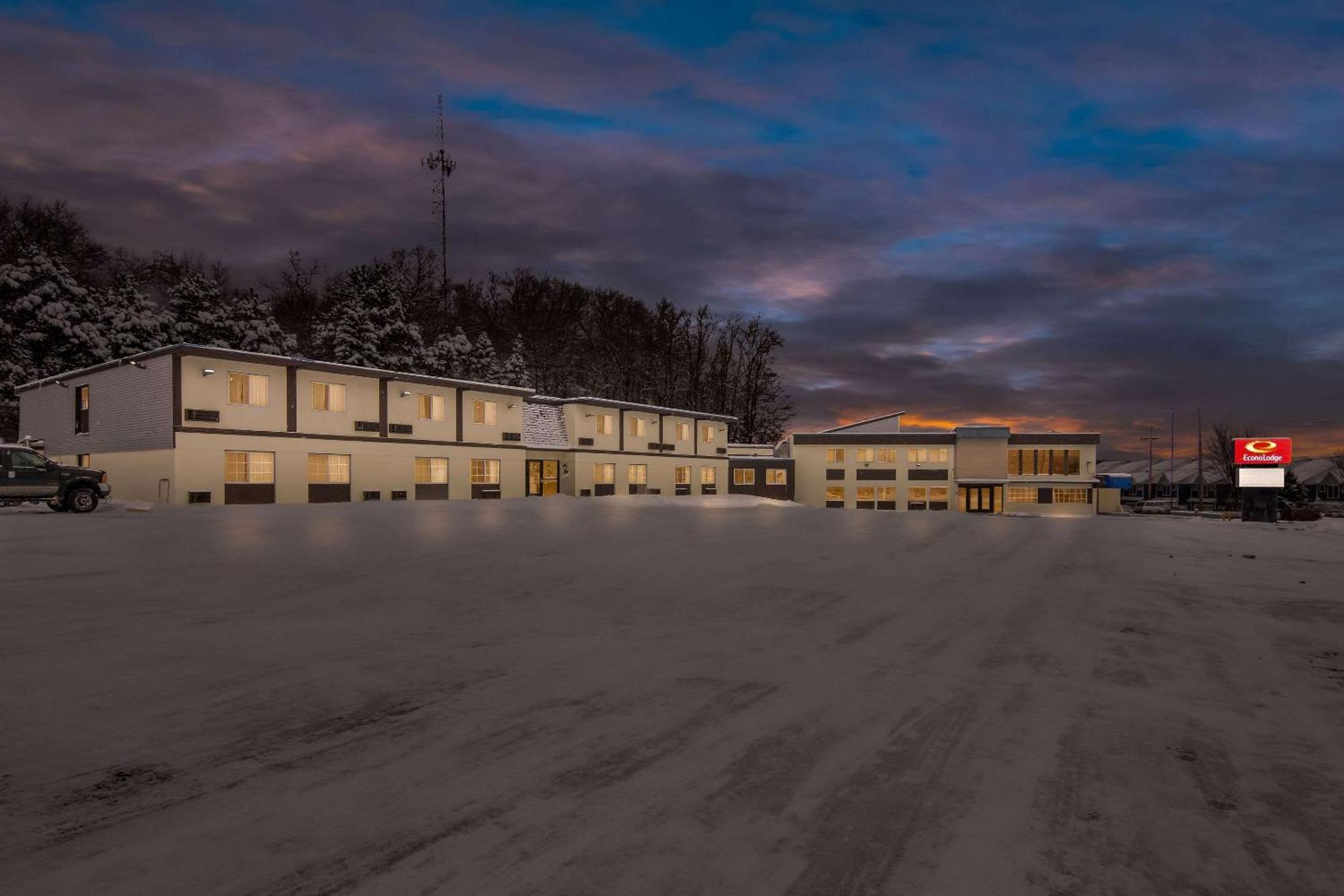 Econo Lodge Manistee Exterior foto