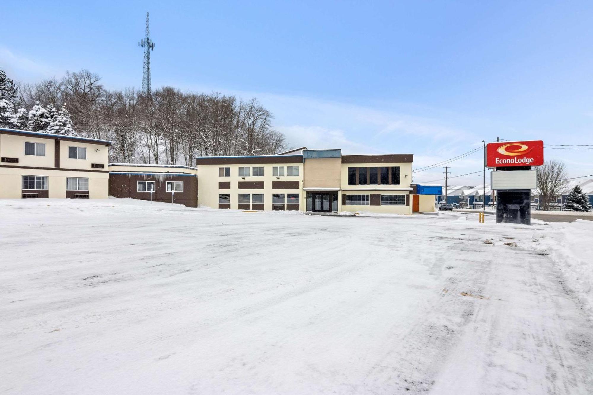 Econo Lodge Manistee Exterior foto